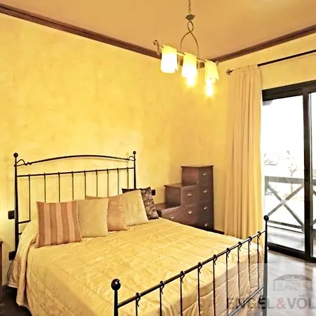 Granadilla House: 5-bedroom Retreat With Pool & Jacuzzi Hébergement de vacances *