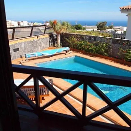 Granadilla House: 5-bedroom Retreat With Pool & Jacuzzi Hébergement de vacances *
