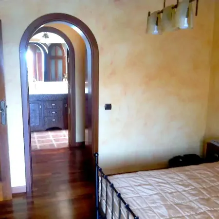 5 Bedrooms House With Private Pool Jacuzzi And Enclosed Garden At Granadilla 1 Km Away From The * 格拉纳迪利亚-德阿沃纳